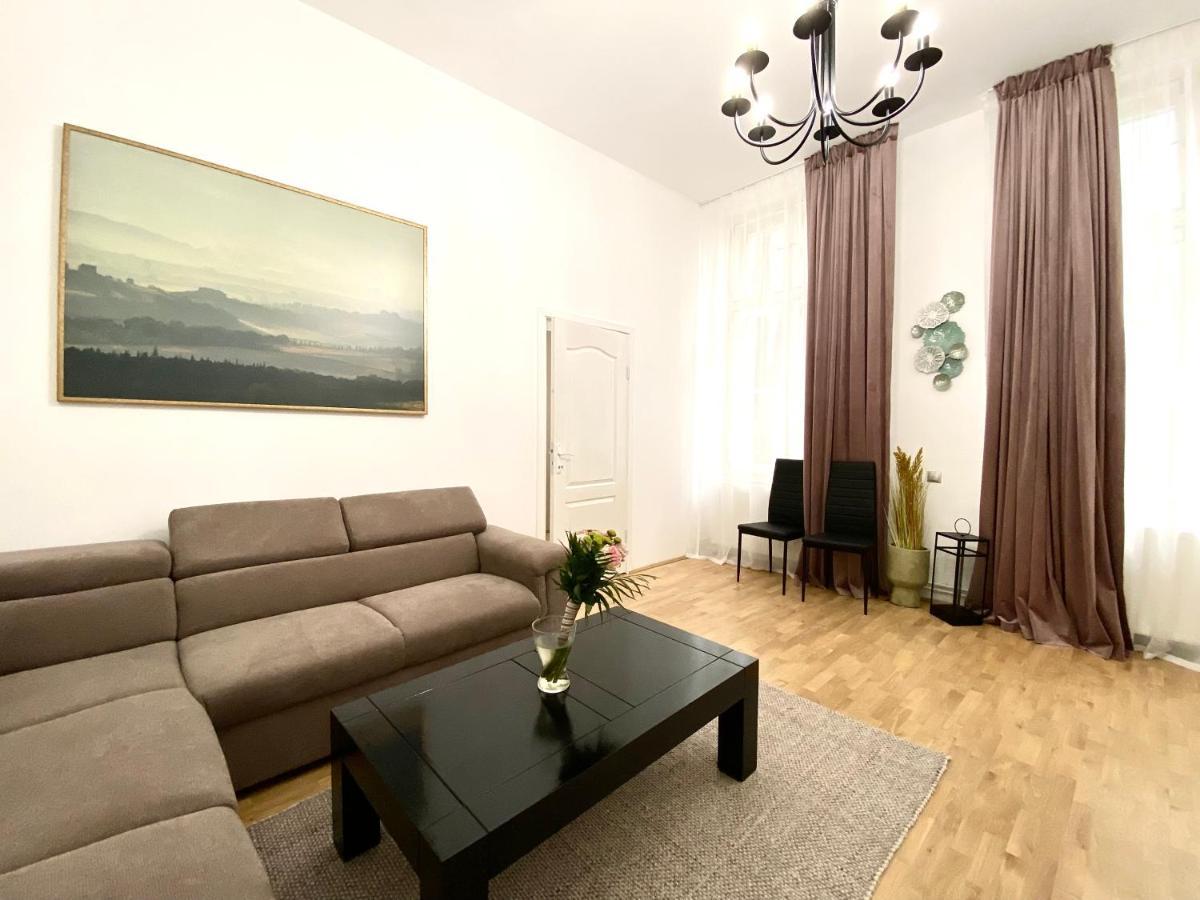 Republique Family Apartment Brasov Exterior photo