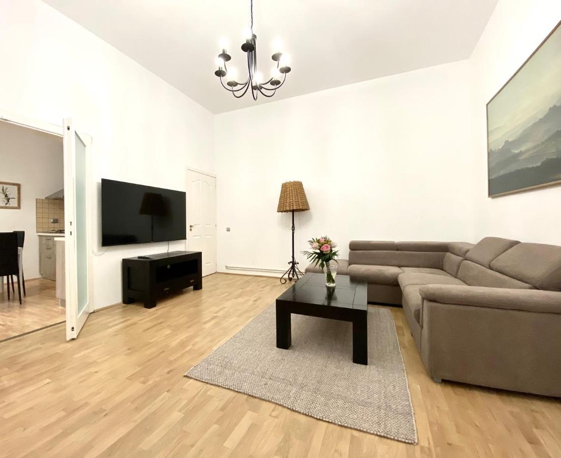Republique Family Apartment Brasov Exterior photo